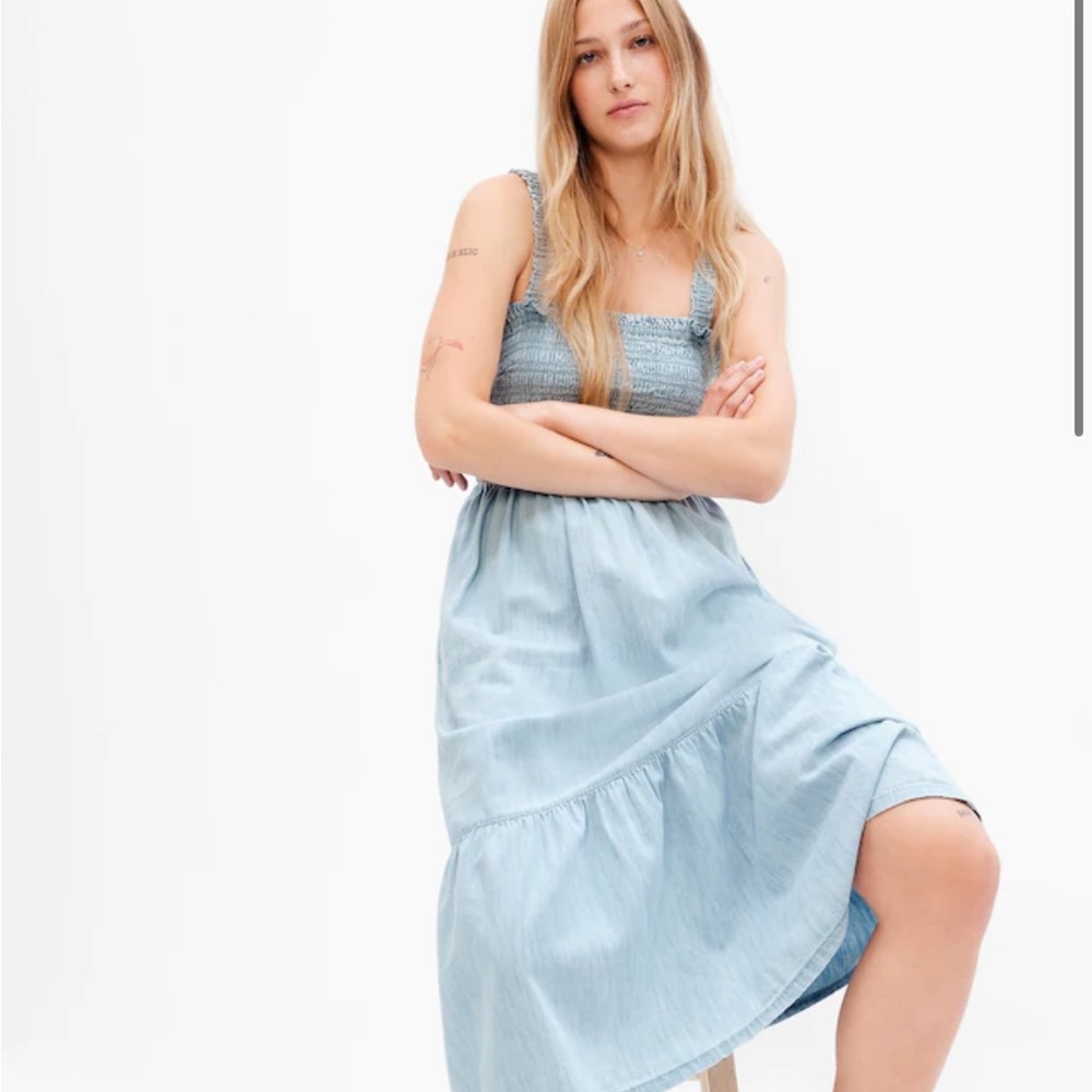 NWT Gap Washwell Denim Smocked Midi Dress